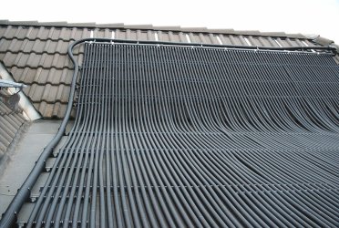 Supplement Dankbaar Waterig Solar-rapid-zwembadverwarming op een hellend dak